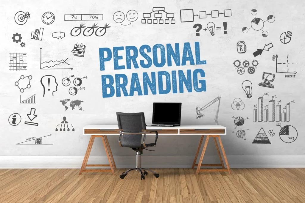 パーソナルブランディングの概念図とデスク。壁には「PERSONAL BRANDING」の文字。